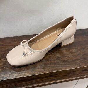 Esprit 8.5 Denali Cream patent stack block heel pump Bow round toe ballet NWOB